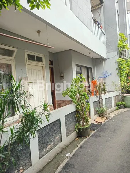 Gambar Property RUMAH STRATEGIS DI GANDARIA, 8 KAMAR, LT 80