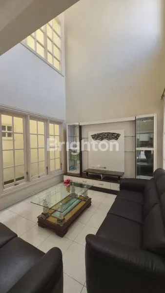 image RUMAH 3 LANTAI SIAP HUNI, LT 288M² DI CITRALAND (3)