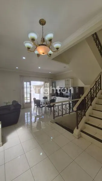 image RUMAH 3 LANTAI SIAP HUNI, LT 288M² DI CITRALAND (7)