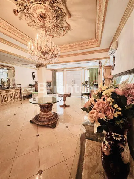 image RUMAH TAMAN KLASIK  DI TEBET, LT 668M², SIAP HUNI (4)