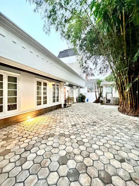 image RUMAH TAMAN KLASIK  DI TEBET, LT 668M², SIAP HUNI (3)