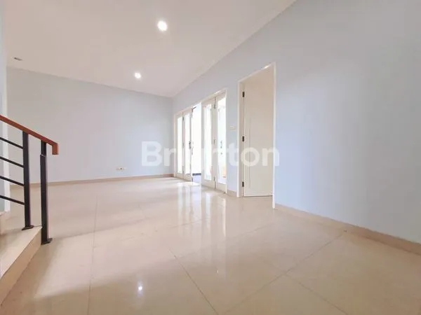 image RUMAH MEWAH 2 LANTAI, LT 138M² DI CLUSTER DEPAN (2)