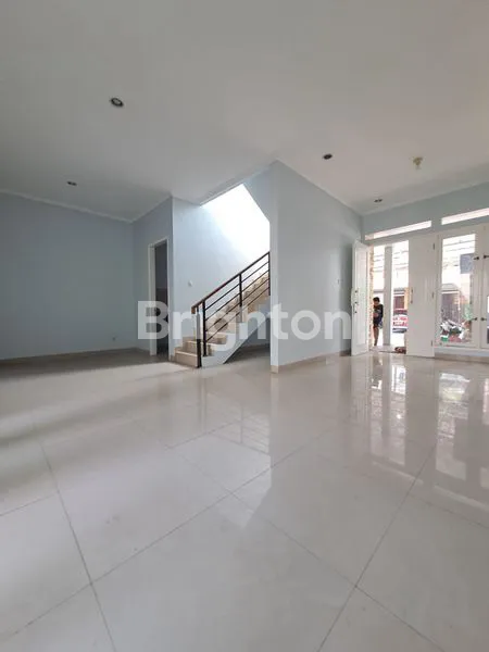 image RUMAH MEWAH 2 LANTAI, LT 138M² DI CLUSTER DEPAN (3)