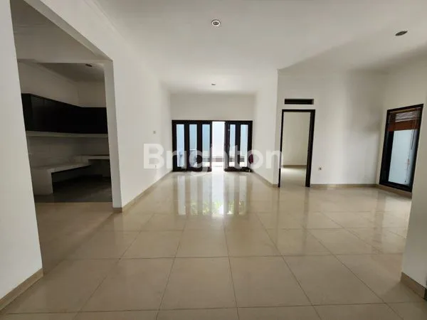 image RUMAH CLUSTER 2 LANTAI DI AREA MANAHAN TENGAH KOTA SOLO, ONE GATE SYSTEM, CCTV & SECURITY 24 JAM (5)