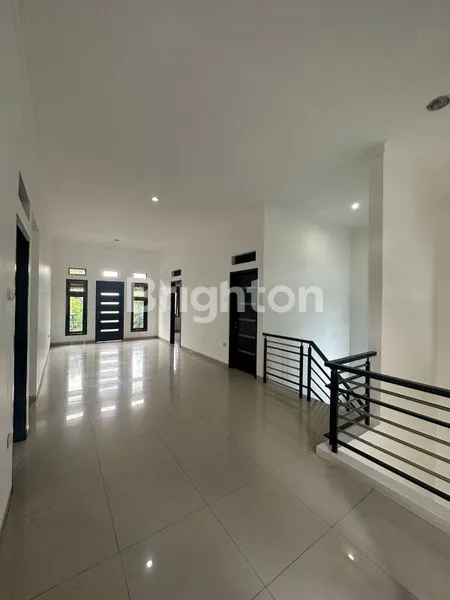 image RUMAH CLUSTER 2 LANTAI DI AREA MANAHAN TENGAH KOTA SOLO, ONE GATE SYSTEM, CCTV & SECURITY 24 JAM (6)