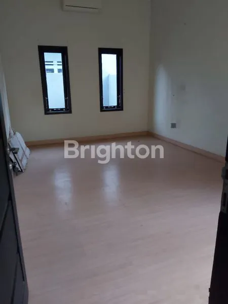 image RUMAH CLUSTER 2 LANTAI DI AREA MANAHAN TENGAH KOTA SOLO, ONE GATE SYSTEM, CCTV & SECURITY 24 JAM (8)