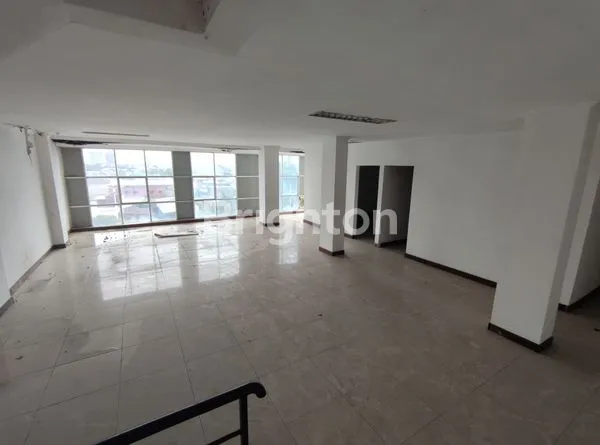 image RUKO GANDENG JALAN PANJANG AREA KOMERSIL DAN PERKANTORAN KEBON JERUK JAKARTA BARAT (5)