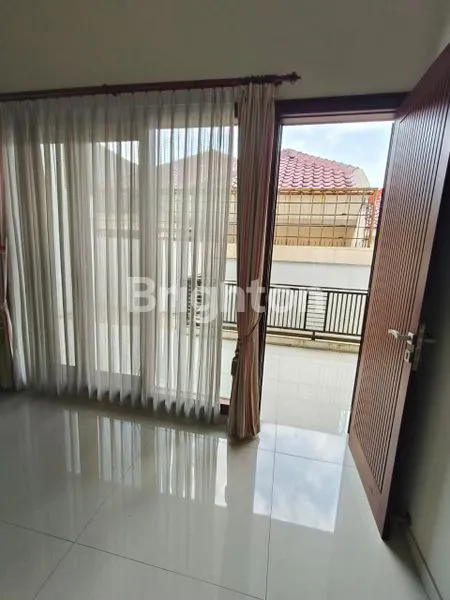 image RUMAH LUX 2 LANTAI DI DHARMAHUSADA MAS SURABAYA DEKAT GALAXY MALL (5)