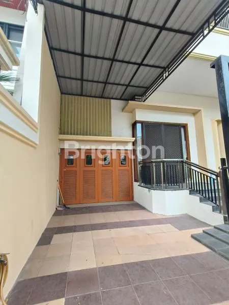 image RUMAH LUX 2 LANTAI DI DHARMAHUSADA MAS SURABAYA DEKAT GALAXY MALL (8)