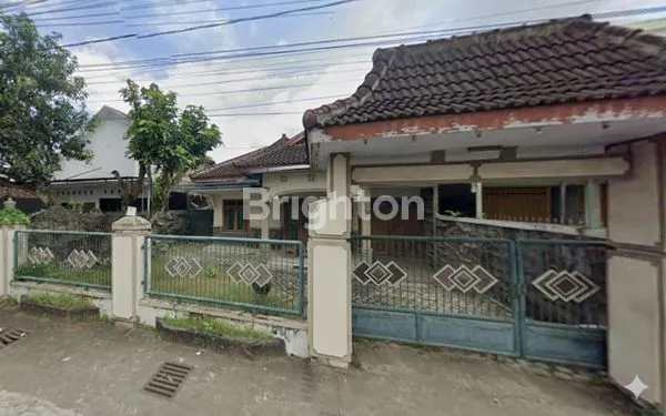 image RUMAH 2 LANTAI LOKASI STRATEGIS DI KOTA TRENGGALEK  (1)