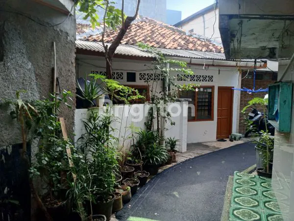 image RUMAH SANGAT MURAH STRATEGIS TENGAH KOTA JAKARTA PUSAT (2)