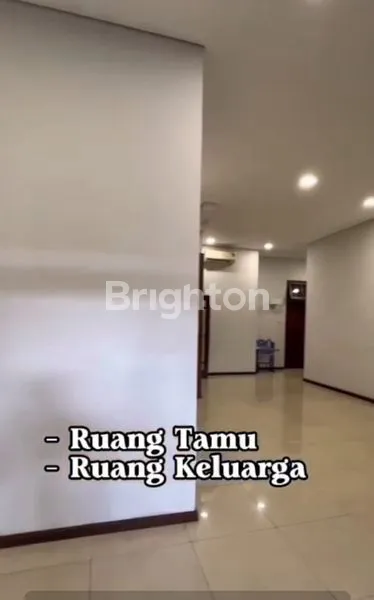 image DI JUAL RUMAH SIAP HUNI DI TENGAH KOTA SANGAT STRATEGIS DEKAT DENGAN INFRASTRUKTUR PENTING SEPERTI MALL, RUMAH SAKIT, PASAR, KULINER DAN TRANSPORTASI UMUM! (4)