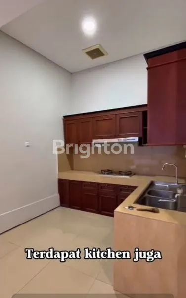 image DI JUAL RUMAH SIAP HUNI DI TENGAH KOTA SANGAT STRATEGIS DEKAT DENGAN INFRASTRUKTUR PENTING SEPERTI MALL, RUMAH SAKIT, PASAR, KULINER DAN TRANSPORTASI UMUM! (6)