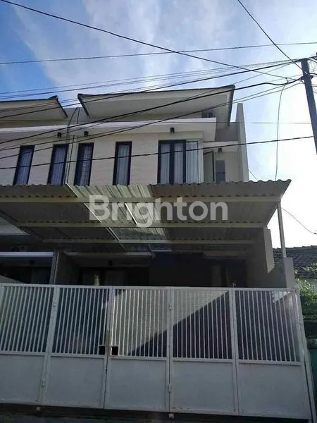 image RUMAH RUNGKUT SIAP HUNI TERAWAT STRATEGIS DEKAT UPN (2)