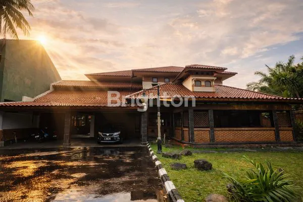 image RUMAH MEWAH DI JALAN UTAMA LENTENG AGUNG COCOK BUAT HUNIAN & INVESTASI (1)