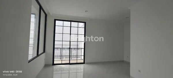 image RUMAH VILLA PASIR PUTIH PIK 2 (2)