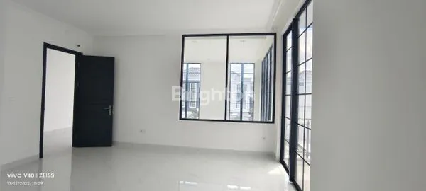 image RUMAH VILLA PASIR PUTIH PIK 2 (4)