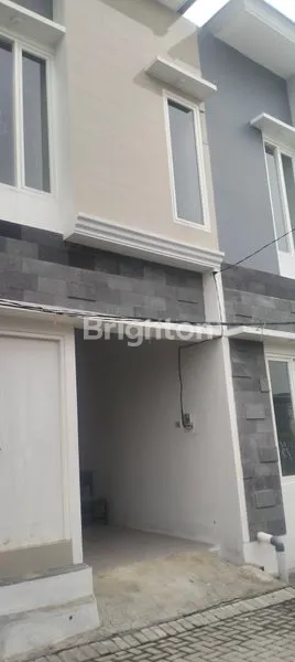 image RUMAH 2 LANTAI BARU  GRESS DAN SIAP HUNI DI MEDOKAN AYU RUNGKUT DEKAT KAMPUS UPN, PURIMAS, RUNGKUT INDUSTRI DAN DEKAT AKSES TOL RUNGKUT JUANDA (2)