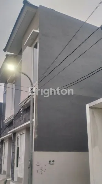 image RUMAH 2 LANTAI BARU  GRESS DAN SIAP HUNI DI MEDOKAN AYU RUNGKUT DEKAT KAMPUS UPN, PURIMAS, RUNGKUT INDUSTRI DAN DEKAT AKSES TOL RUNGKUT JUANDA (3)