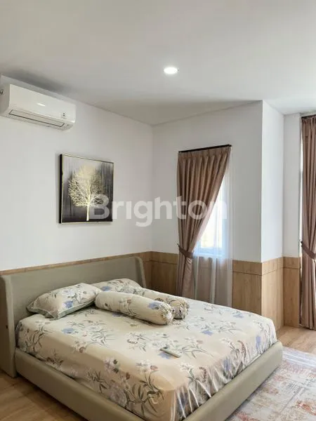 image RUMAH MEWAH 3 LANTAI DI THAMRIN GOBAH, SHM (4)