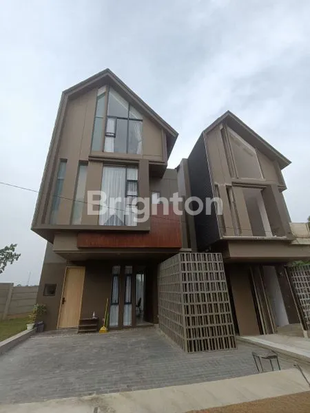 image RUMAH MEWAH 3 LANTAI DI THAMRIN GOBAH, SHM (1)