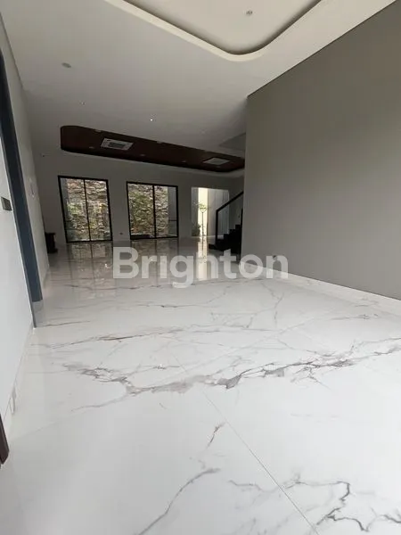 image RUMAH PREMIUM 3 LANTAI LOKASI STRATEGIS DAN PALING DICARI DEKAT G-WALK GRAHA FAMILY NATURA GRAND PAKUWON MALL LONTAR BENOWO WIYUNG MENGANTI LENMARC BUKIT DARMO GOLF (2)