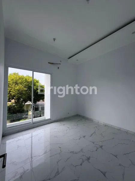 image RUMAH BARU GRESS DENGAN LOKASI STRATEGIS DI CITRALAND UTARA, SELANGKAH KE JLLB SURABAYA (7)