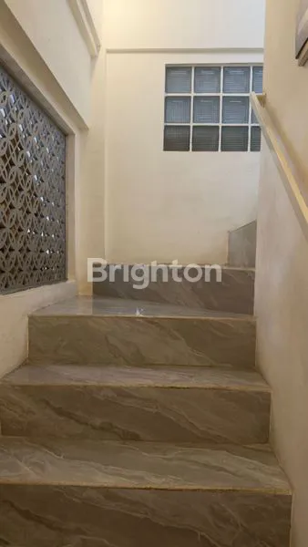 image RUMAH 3 LANTAI FULL FURNISHED SIAP HUNI STRATEGIS DI JL TANGKUBAN PERAHU (4)