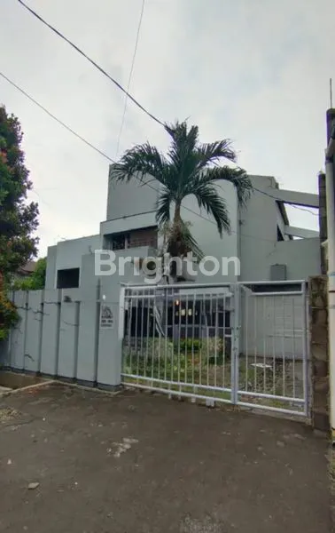 image RUMAH HOEK 2,5 LANTAI BANGUNAN KOKOH SUNRISE GARDEN KEDOYA JAKARTA BARAT COCOK UNTUK KANTOR / CAFE (2)