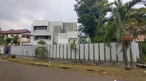 image RUMAH HOEK 2,5 LANTAI BANGUNAN KOKOH SUNRISE GARDEN KEDOYA JAKARTA BARAT COCOK UNTUK KANTOR / CAFE (1)