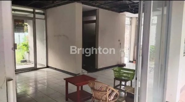 image RUMAH HOEK 2,5 LANTAI BANGUNAN KOKOH SUNRISE GARDEN KEDOYA JAKARTA BARAT COCOK UNTUK KANTOR / CAFE (3)