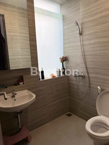 image HUNIAN NYAMAN & TERAWAT 2 LANTAI FULL FURNISH DI GRAND PAKUWON (2)