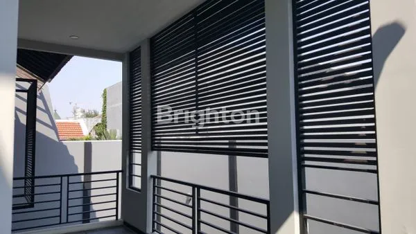 image RUMAH 2,5 LANTAI SIDOSERMO PDK DEKAT PLAZA MARINA (3)