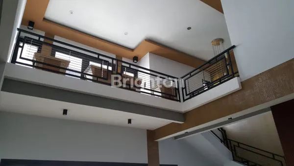 image RUMAH 2,5 LANTAI SIDOSERMO PDK DEKAT PLAZA MARINA (8)