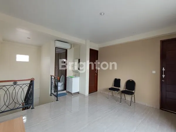 image RUMAH SIAP HUNI 2 LANTAI FULL FURNISHED – RENON, BEBAS BANJIR (2)
