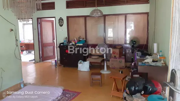 image JUAL RUMAH LOKASI STRATEGIS COCOK UNTUK USAHA KOS ,DEKAT ROYAL PLAZA,  STT TELKOM DAN UNESA (4)