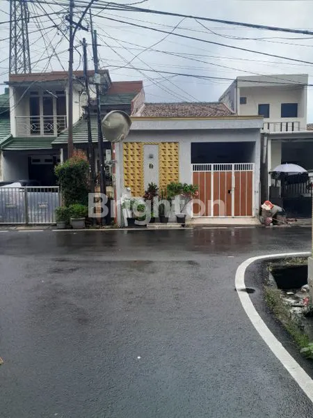 image RUMAH STRATEGIS CIBUBUR, 2 KT + MEZANIN, SHM (8)