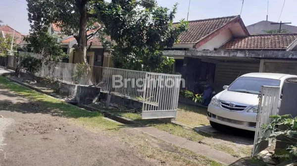 image JUAL RUMAH LOKASI STRATEGIS COCOK UNTUK USAHA KOS ,DEKAT ROYAL PLAZA,  STT TELKOM DAN UNESA (6)