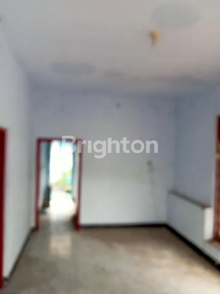 image RUMAH KLASIK  - MODEL KUNO, PINGGIR JALAN ASPAL , STRATEGIS, DEKAT STADION MANDALAKRIDA. (4)