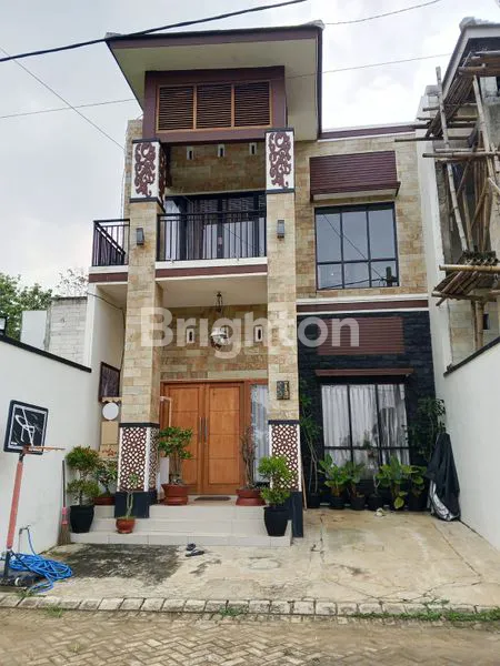 image DIJUAL RUMAH PREMIUM 2 LANTAI (1)