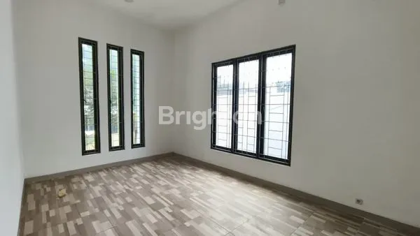 image RUMAH BESAR DI TANJUNG DUREN UTARA, JAKARTA BARAT. ADA TAMAN. ROW JALAN 2.5 MOBIL. MUAT PARKIR 4 MOBIL. DIMENSI 22X16 METER (5)