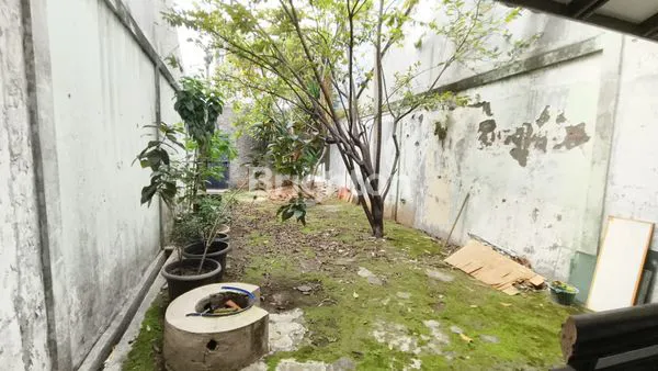 image RUMAH BESAR DI TANJUNG DUREN UTARA, JAKARTA BARAT. ADA TAMAN. ROW JALAN 2.5 MOBIL. MUAT PARKIR 4 MOBIL. DIMENSI 22X16 METER (7)