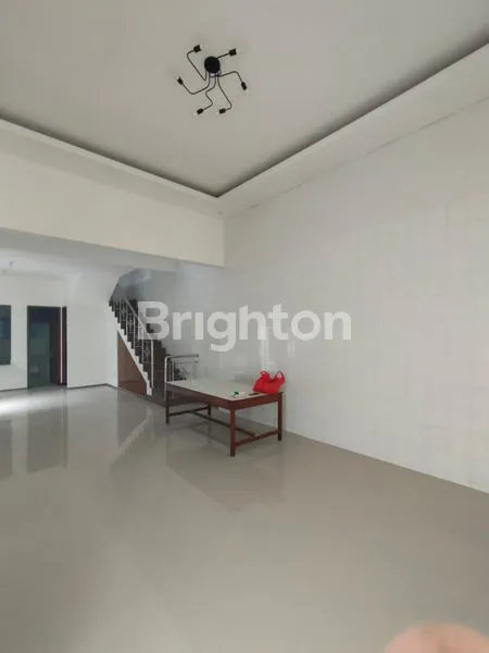 image RUMAH 2,5 LANTAI DI NGAGEL JAYA TENGAH SURABAYA (6)