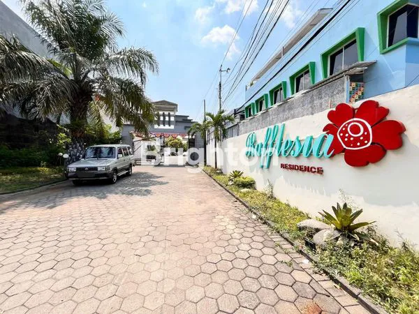 image RAFFLESIA RESINDECE (1)