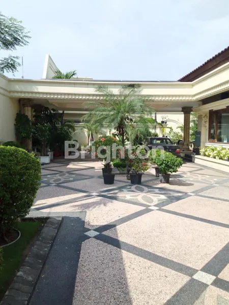 image RUMAH MEWAH 2 LANTAI, KOLAM RENANG, LOKASI STRATEGIS (1)