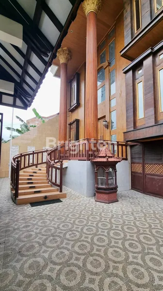 image DI JUAL RUMAH MEWAH DI WARU SIDOARJO JAWA TIMUR. DESIGN FASAD UNIK DAN MEWAH (1)