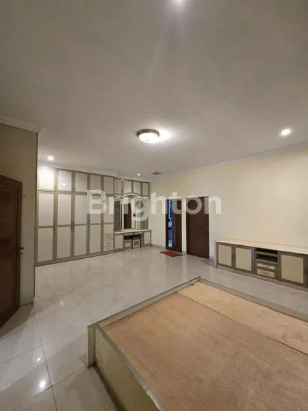 image RUMAH STRATEGIS TEBET, 9 KAMAR, GARASI 5 MOBIL (4)