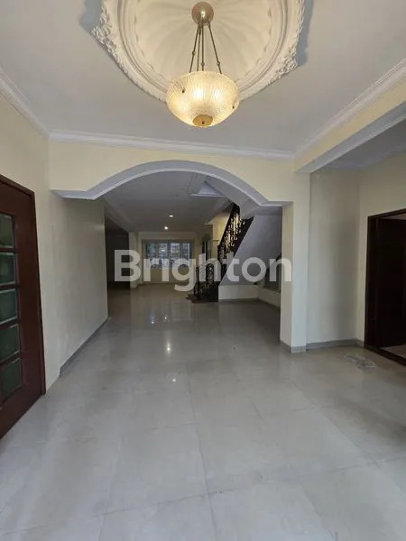 image RUMAH STRATEGIS TEBET, 9 KAMAR, GARASI 5 MOBIL (6)