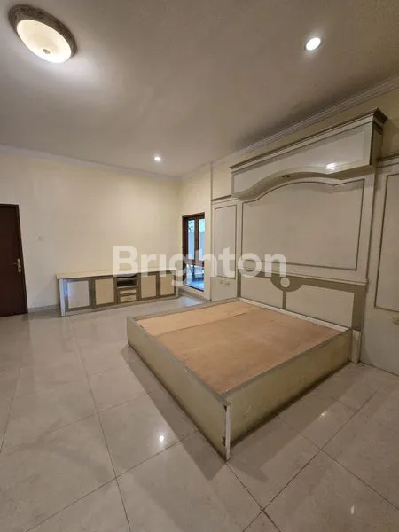 image RUMAH STRATEGIS TEBET, 9 KAMAR, GARASI 5 MOBIL (3)