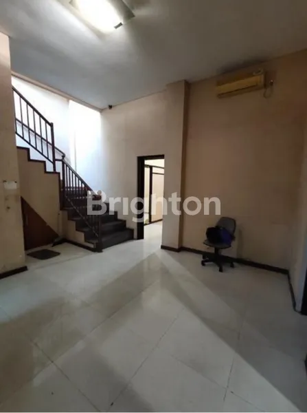 image MURAH RUMAH USAHA SIAP PAKAI 2 LANTAI KARAM GAYAM, LOKASI STRATEGIS DALAM KOTA BISA UNTUK KANTOR, SUPERMARKET DLL  (4)